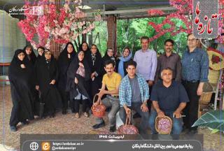 کارمندان دانشگاه در سفر فرهنگی دو روزه از ظرفیت‌های گردشگری کاشان بازدید کردند